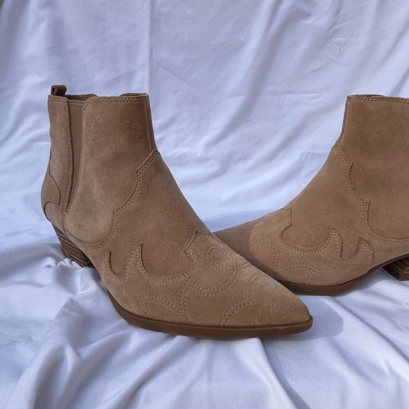Nine West bootie, size 6.5 - Picture 3 of 7